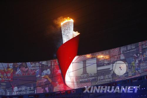 北京奥运火炬点燃