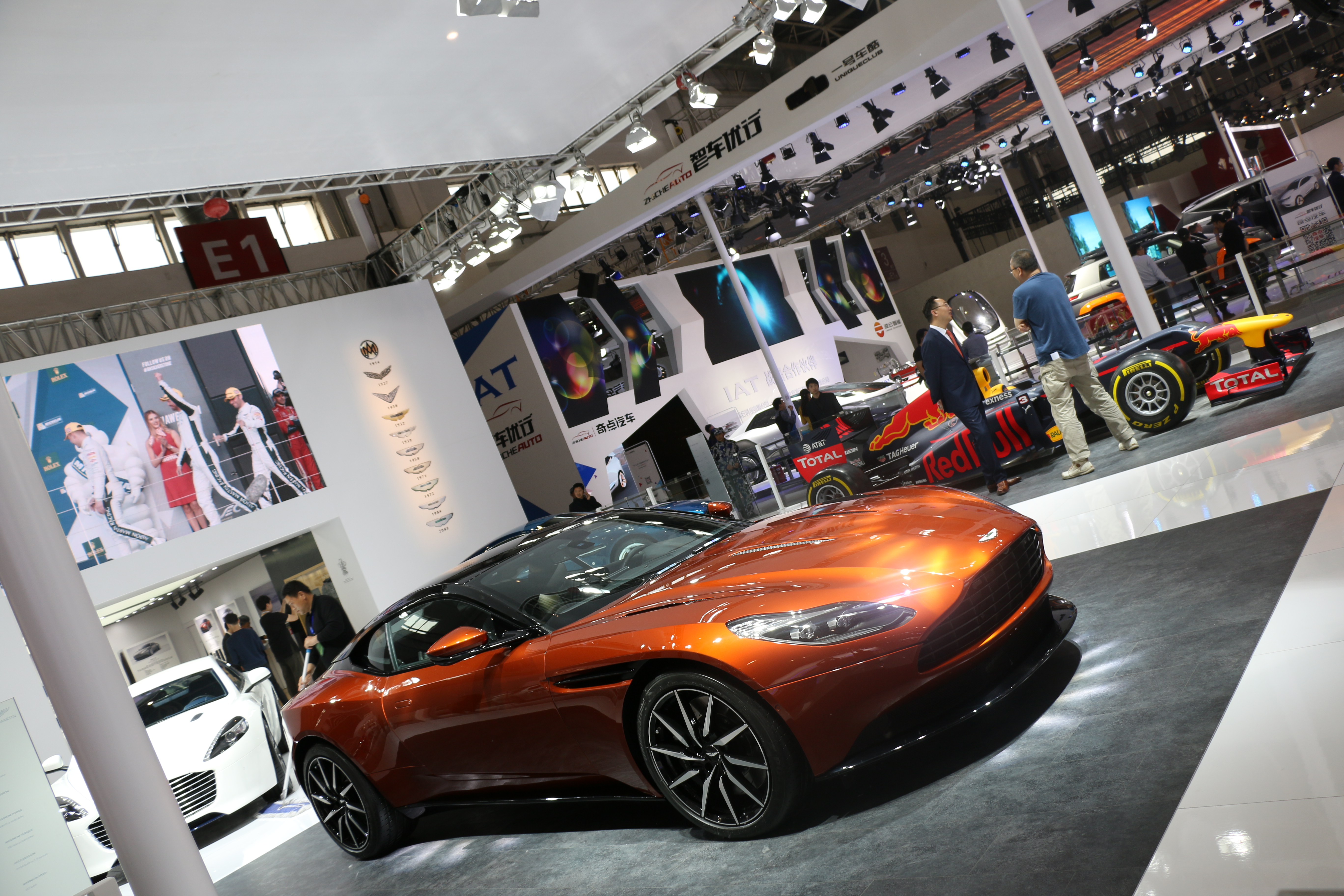 面向未来的概念车和技术展示