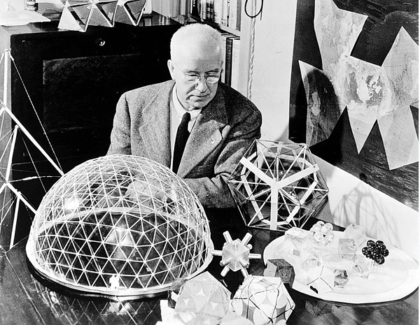 美国建筑家巴克明斯特·富勒及其标志性作品，网格状球顶（图片：CSU ARCHV/EVERETT/REX FEATURES）