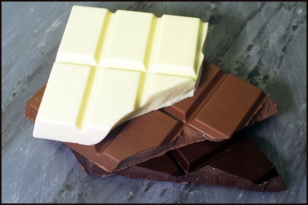 三种基本的巧克力：白巧克力、牛奶巧克力和黑巧克力（chocosuisse.ch）