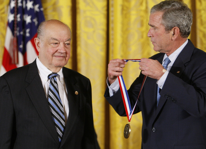 2007年美国总统布什为保罗·巴兰颁发国家科技创新奖章