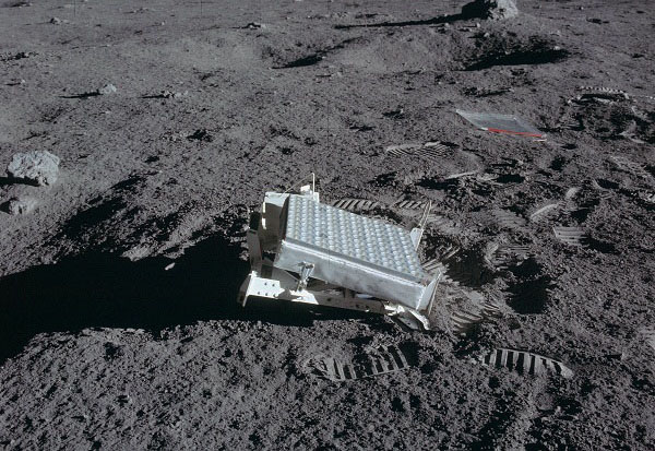阿波罗14号在月面安放的反射镜。