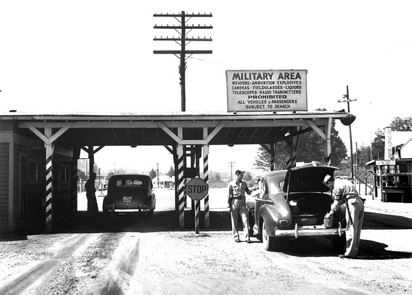 3. 宪兵埃尔扎·盖特（Elza Gate），田纳西州橡树岭，1945 年摄。（Ed Westcott/DOE）