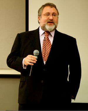 哥伦比亚大学教授、软件自由法律中心主任埃本•莫格伦。