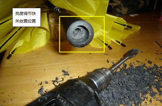 开关和亮度调节控制器之前,需要钻几个小孔,以便将顶部的电线从雨伞杆