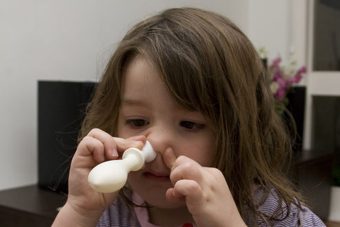 消除耳痛气球使用示意图。图片：sydneyentclinic.com。