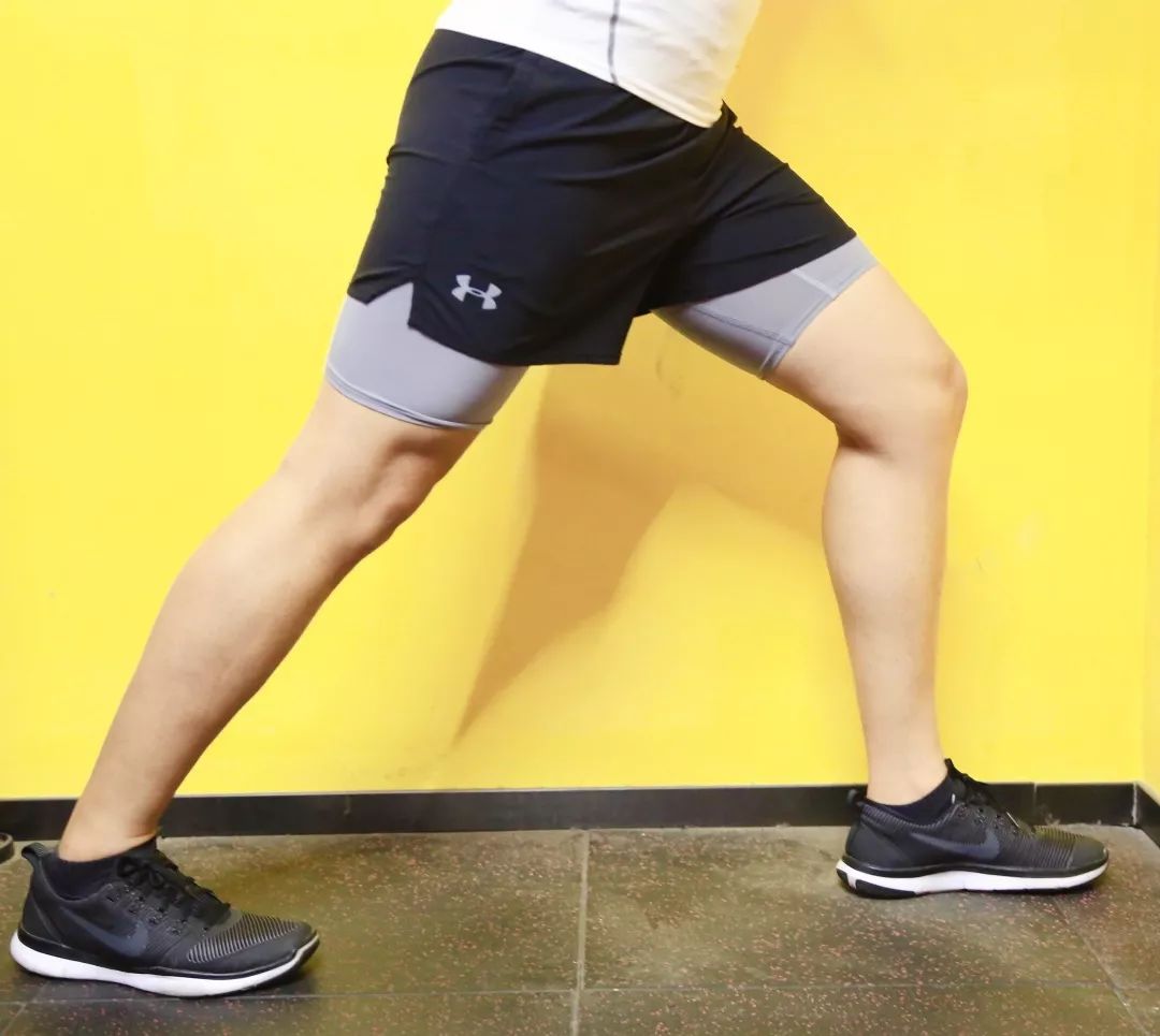 膝关节问题常规康复训练动作详解5——靠墙静蹲 - 知乎